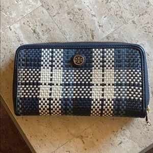 ☀️SOLD☀️TORY BURCH ROBINSON WOVEN PLAID WALLET